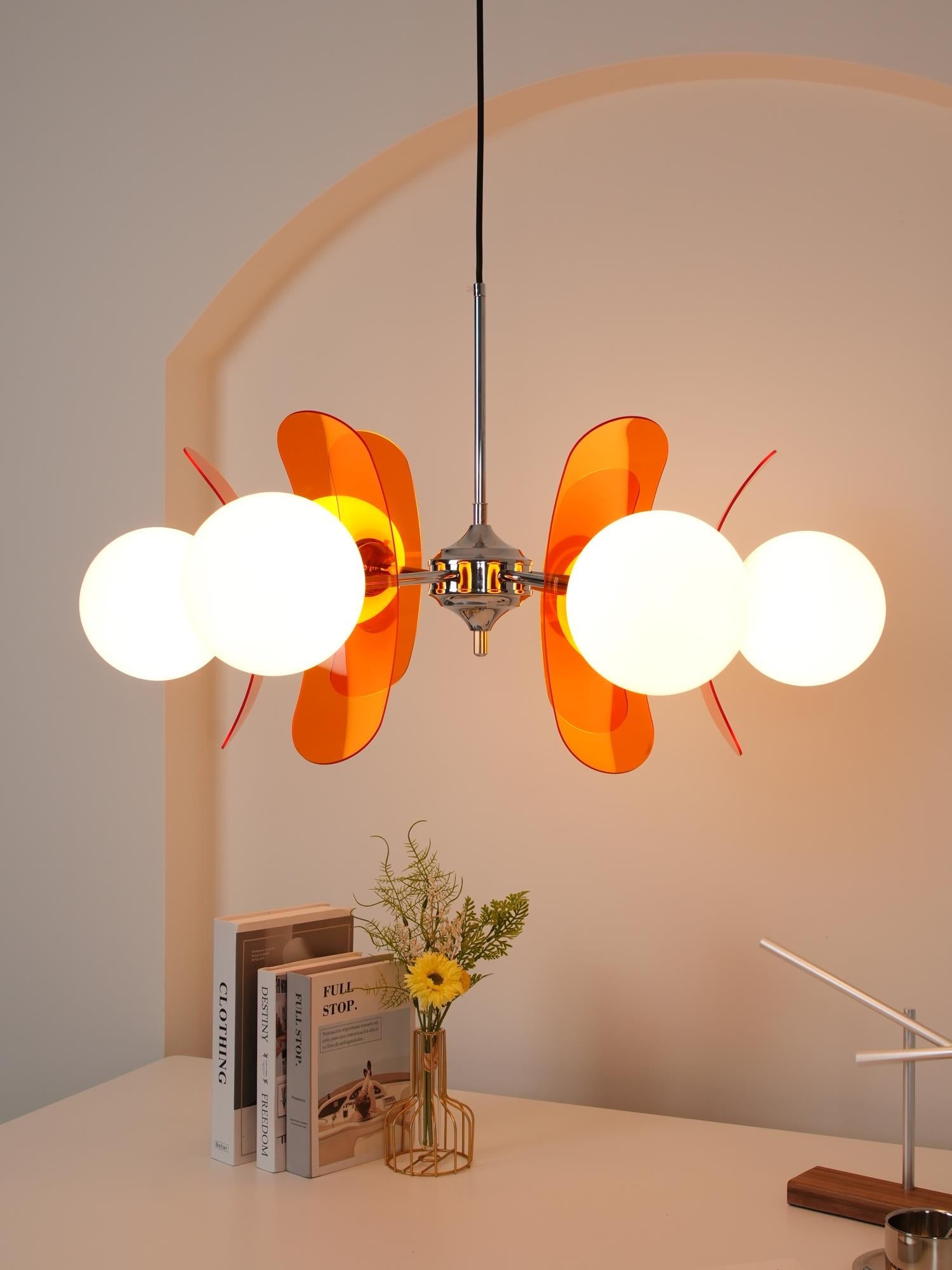 Moderne Sputnik Kroonluchter met Gekleurde Acryl Elementen en Witte Glazen Bollen – Design Hanglamp Meerdere Lichtpunten | Restfield