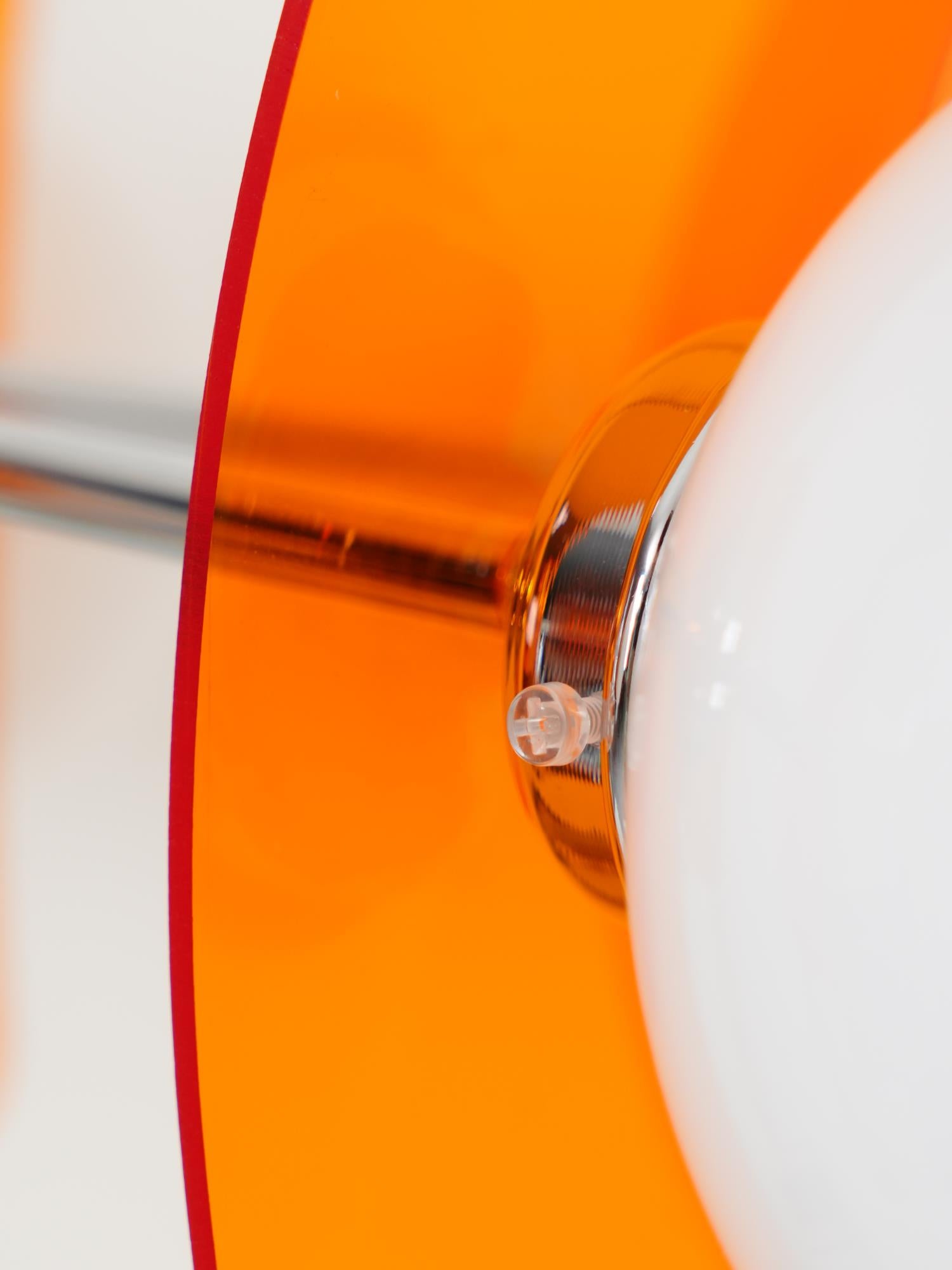 Moderne Sputnik Kroonluchter met Gekleurde Acryl Elementen en Witte Glazen Bollen – Design Hanglamp Meerdere Lichtpunten | Restfield