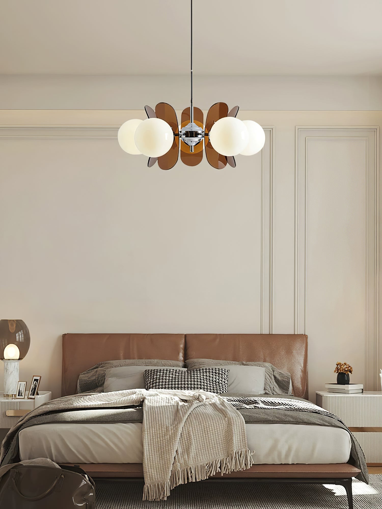 Moderne Sputnik Kroonluchter met Gekleurde Acryl Elementen en Witte Glazen Bollen – Design Hanglamp Meerdere Lichtpunten | Restfield