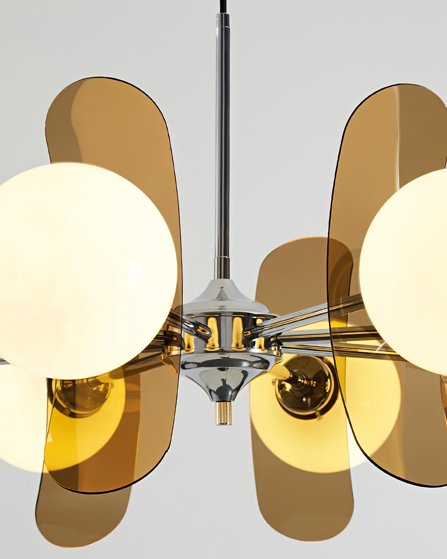 Moderne Sputnik Kroonluchter met Gekleurde Acryl Elementen en Witte Glazen Bollen – Design Hanglamp Meerdere Lichtpunten | Restfield