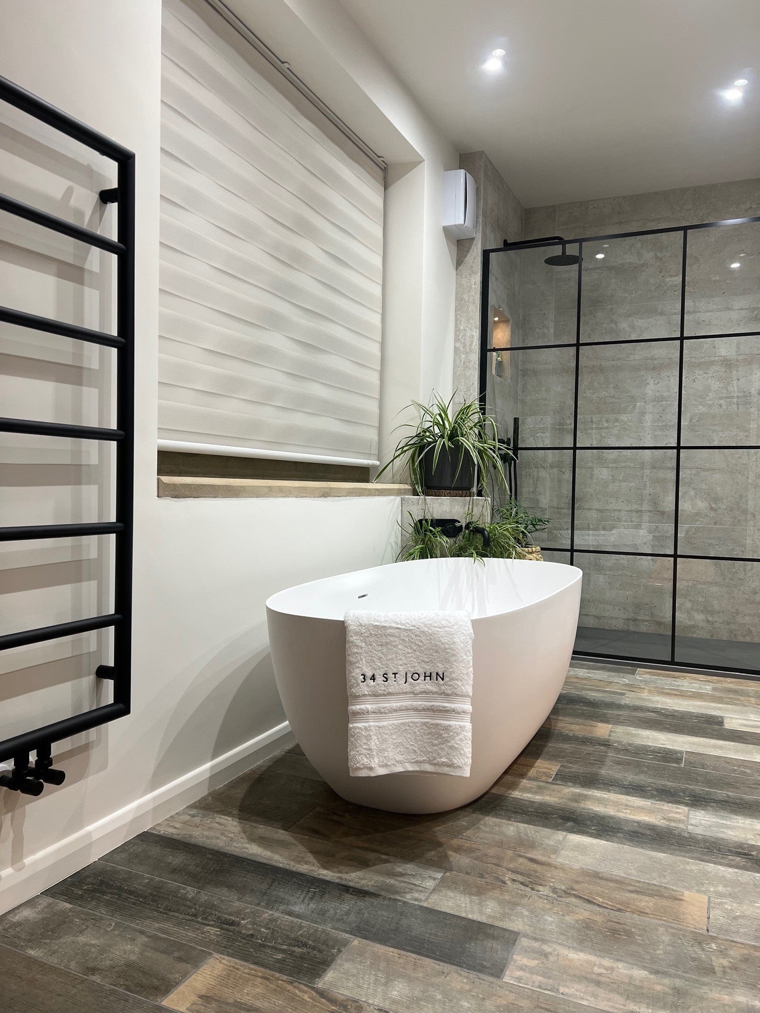 Vrijstaand Bad Modern Mat Wit Solid Surface 160x70cm Italiaans Design Luxe Badkamer