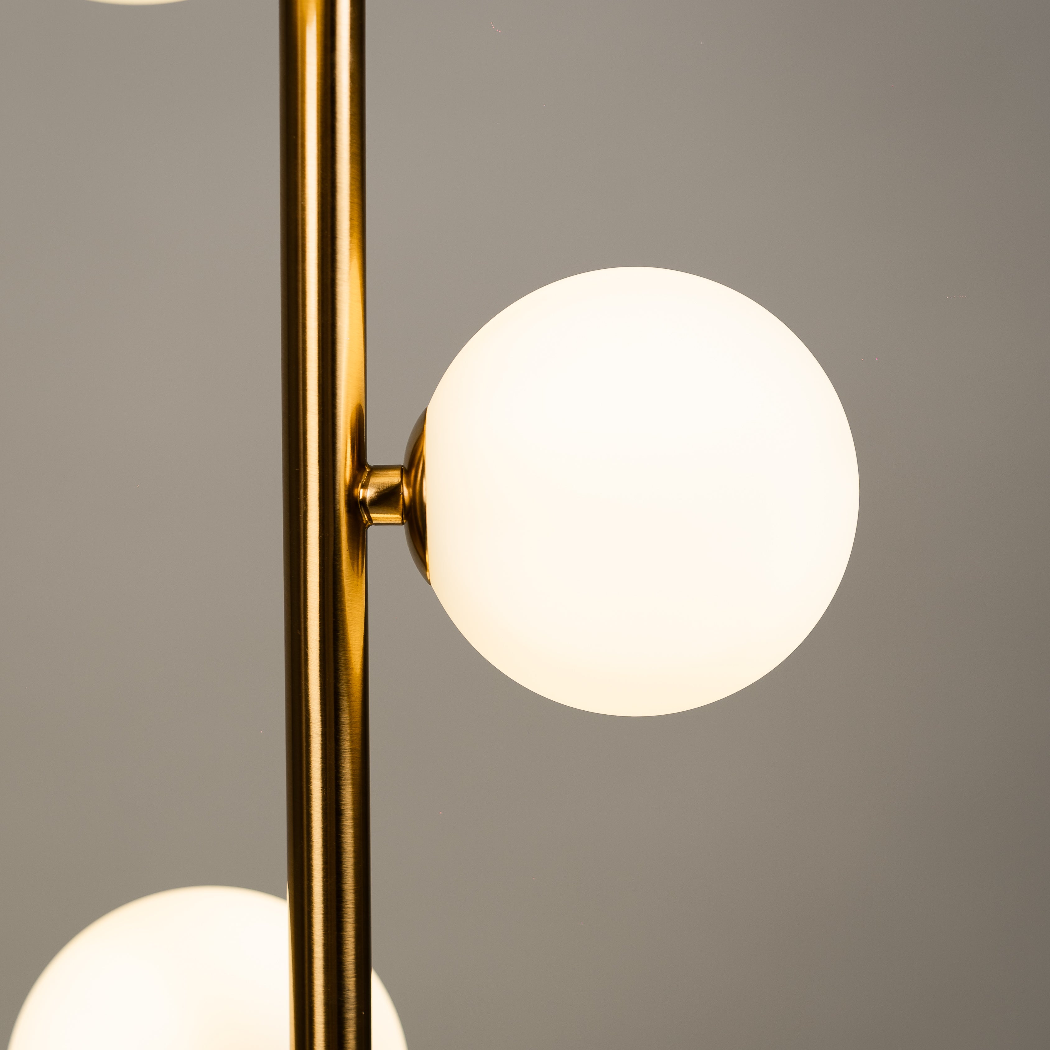 Scandinavische Minimalistische Staande Lamp Met Glazen Bollen En Warm Licht | Restfield