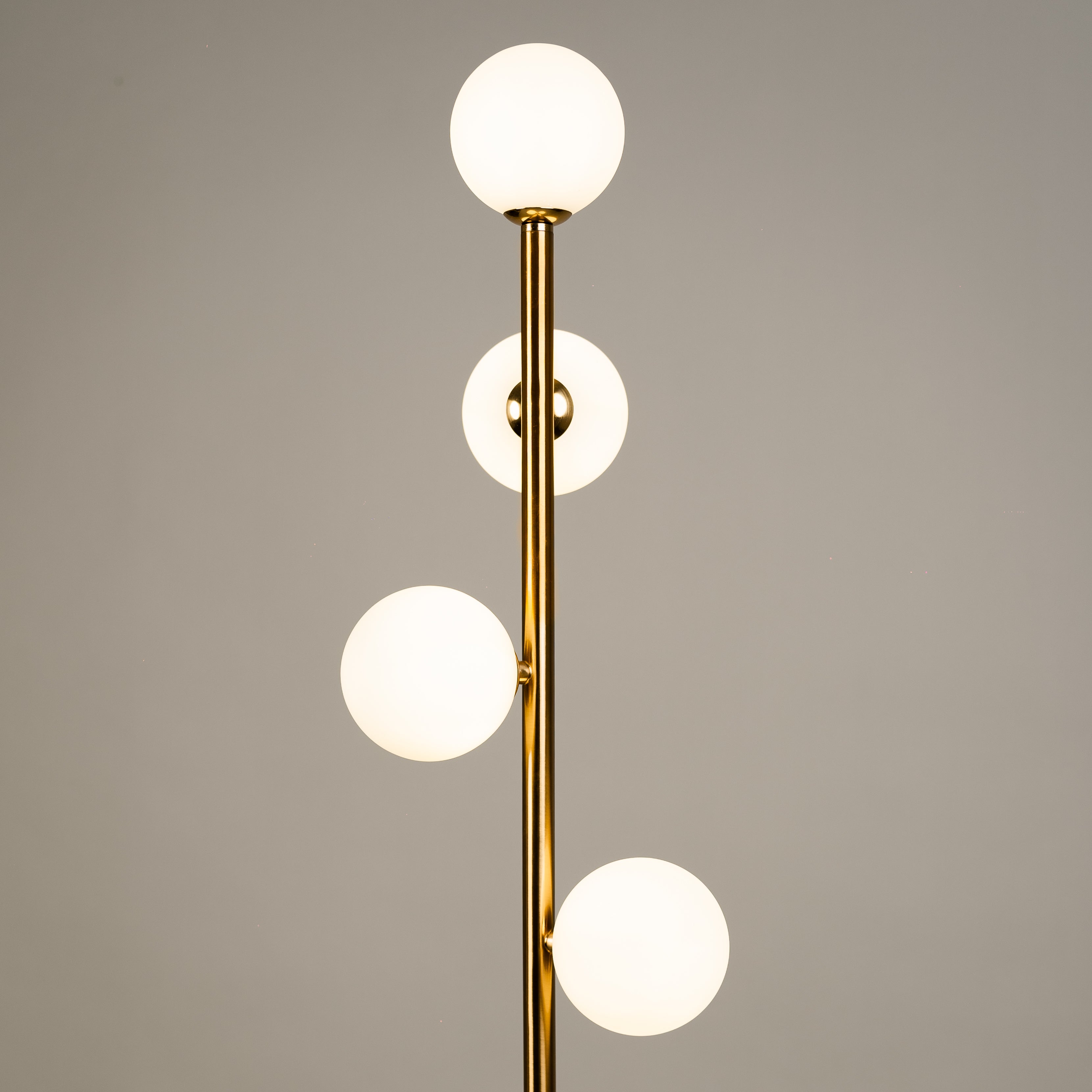 Scandinavische Minimalistische Staande Lamp Met Glazen Bollen En Warm Licht | Restfield