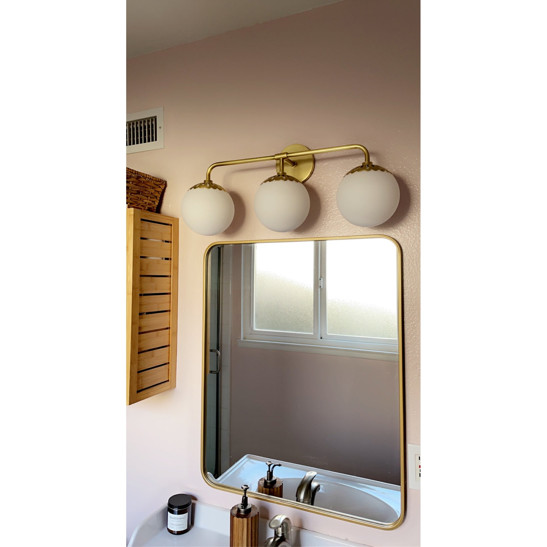 Art Deco Wandlamp met Bloemkap en Glazen Bol – Design Wandverlichting in Messing, Zwart of Nikkel voor Woonkamer en Badkamer | Restfield