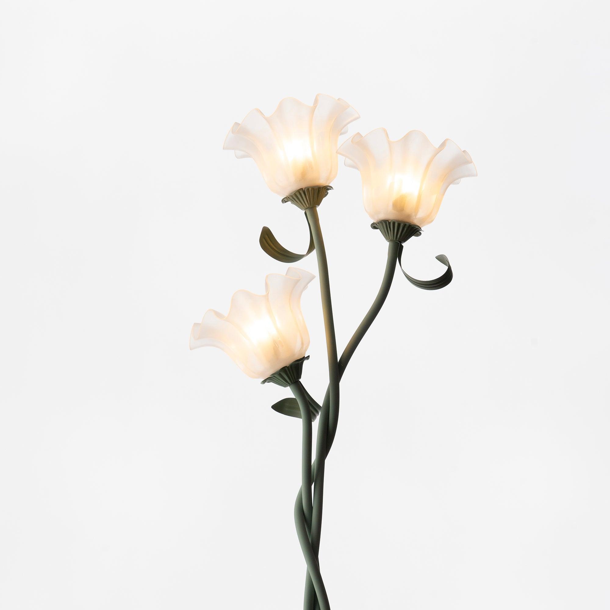 Bloemvormige vloerlamp met sculpturaal design | Restfield