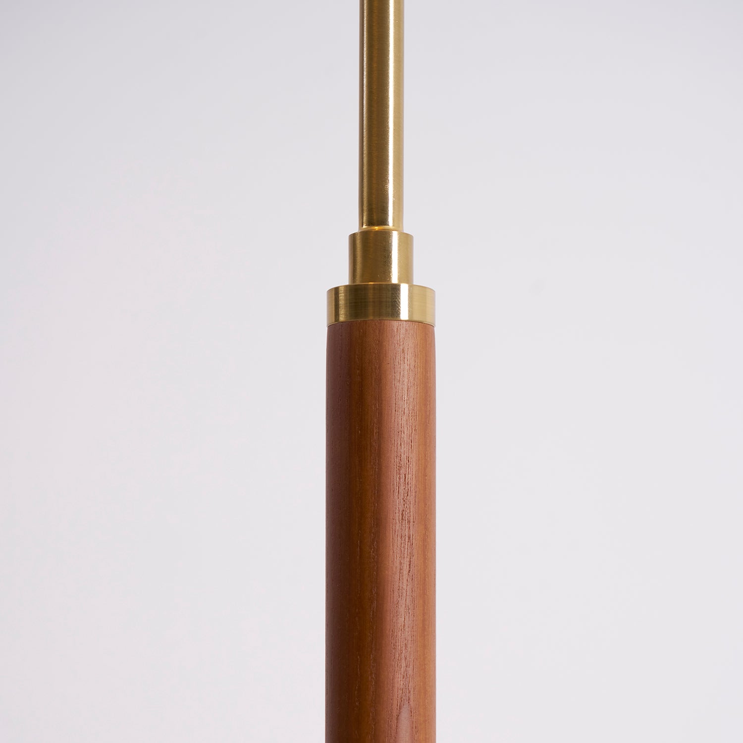 Luxe Vloerlamp met Dubbele Stoffen Kap en Houten Details – 155 cm Hoog Design Statement | Restfield