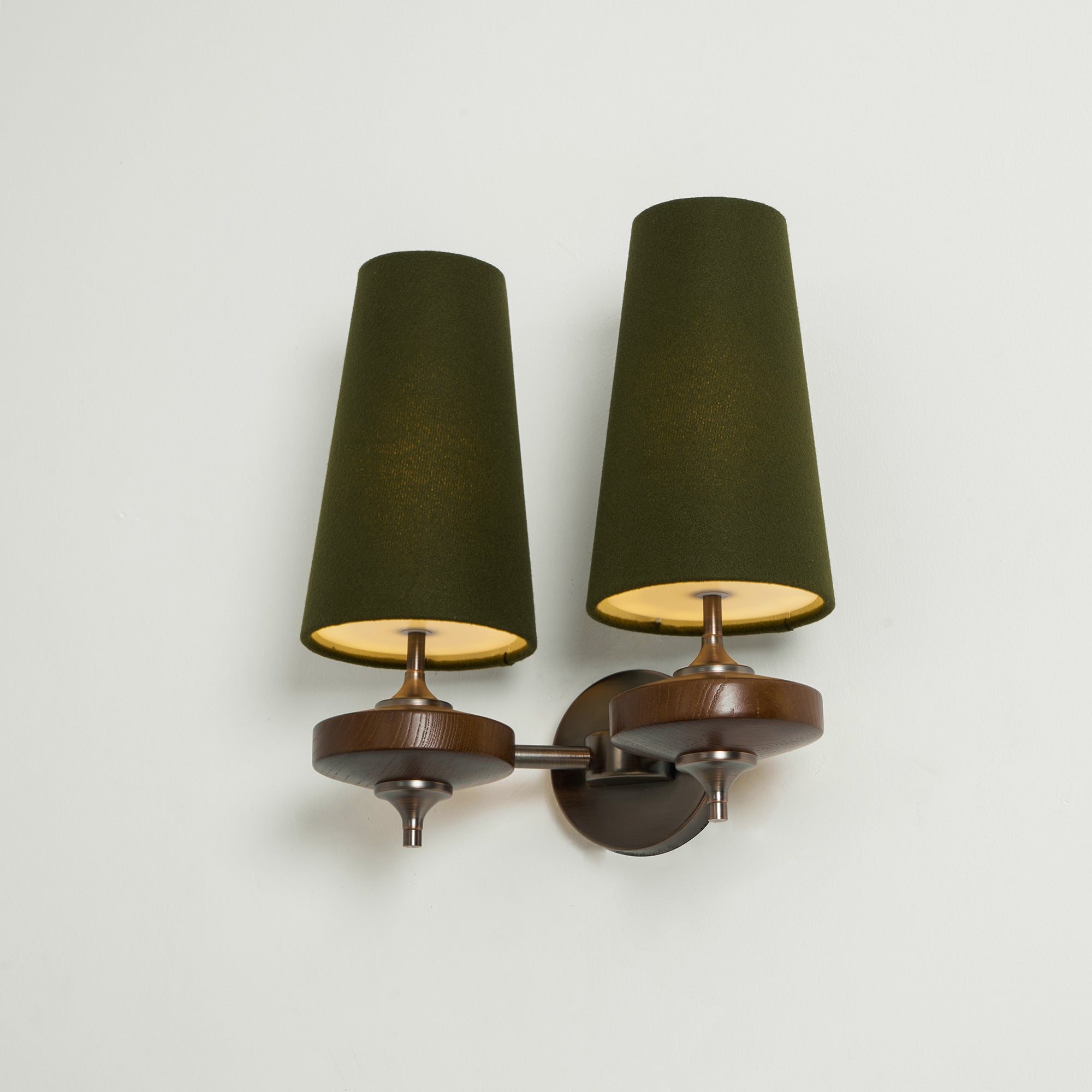 Design Wandlamp Met Houten Details En Stoffen Kap Geïnspireerd Op De Nikau Palm | Restfield