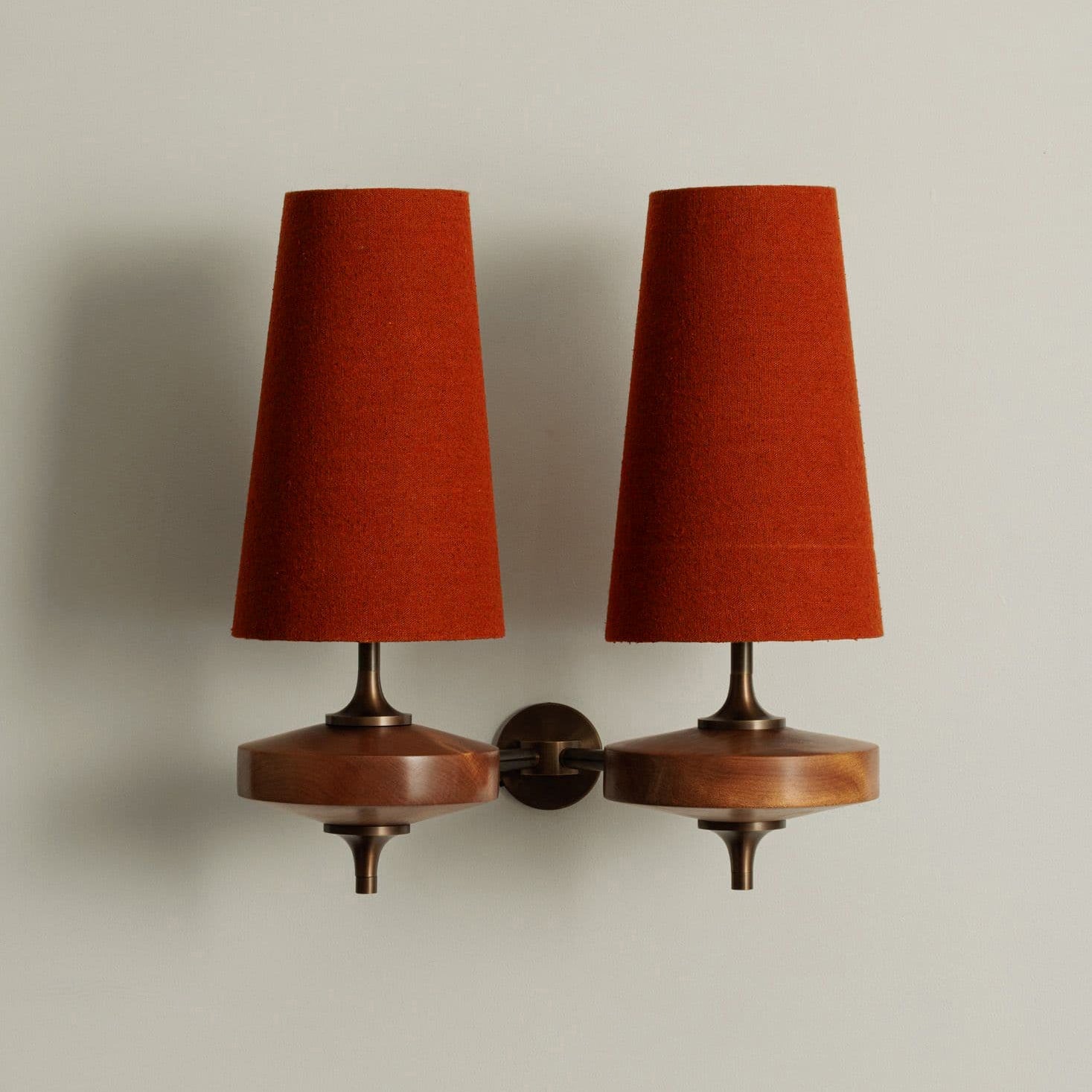 Design Wandlamp Met Houten Details En Stoffen Kap Geïnspireerd Op De Nikau Palm | Restfield