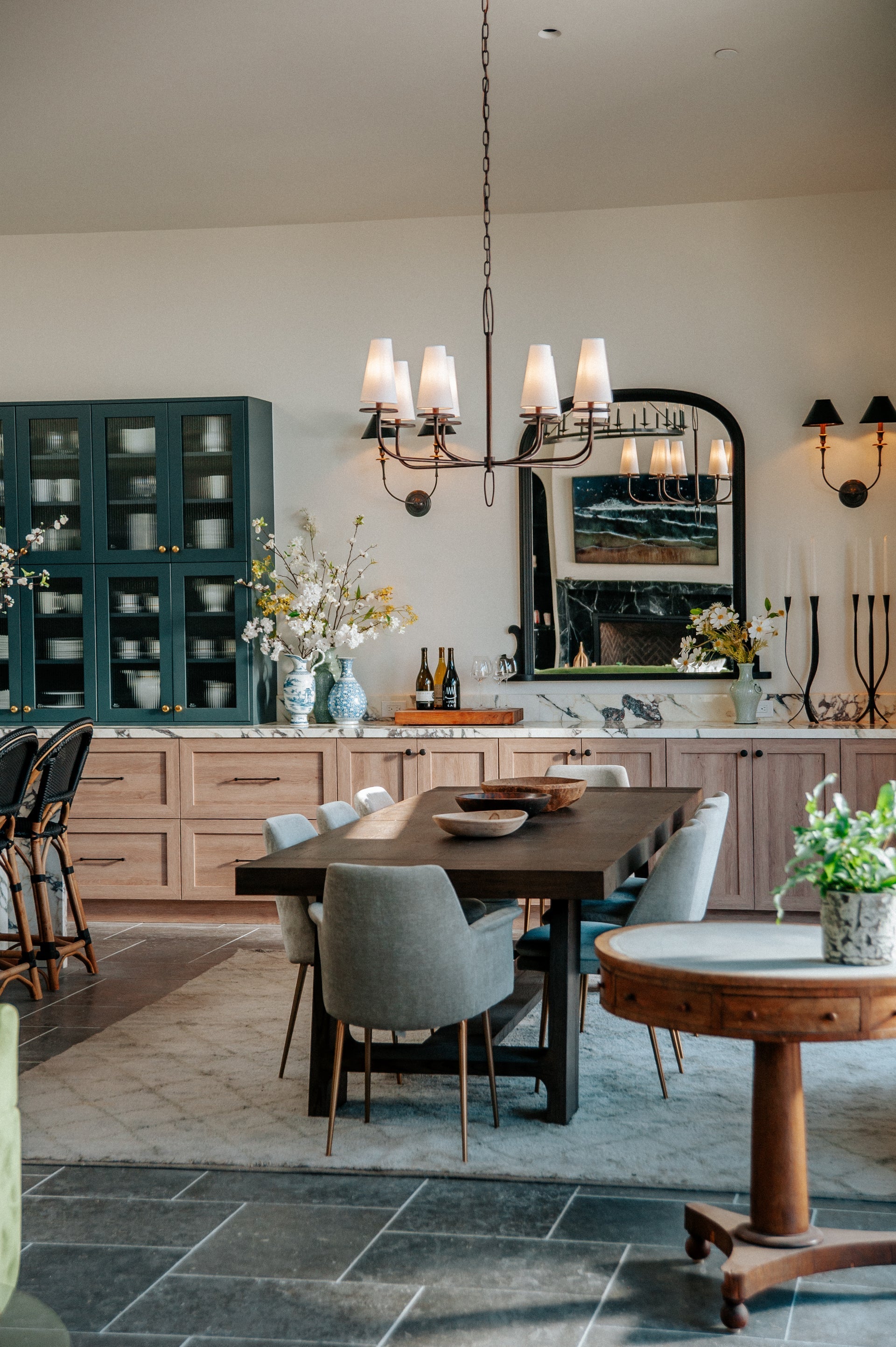 Moderne Wandlamp met Zwarte Stoffen Kap in Messing, Nikkel of Zwart – 1 of 2 Lichtpunten Design Verlichting | Restfield