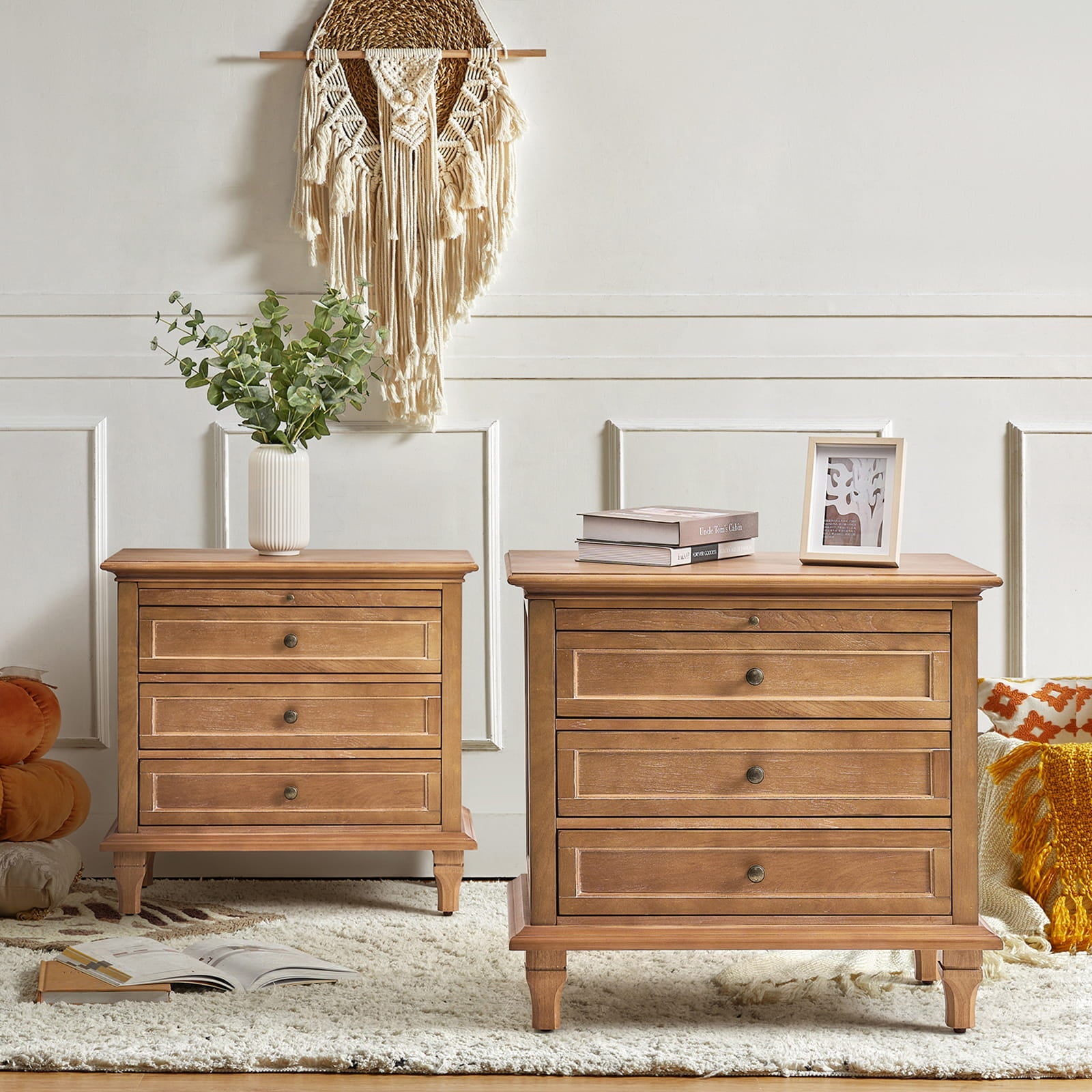 Landelijke Houten Bijzettafel Met 3 Lades En Geïntegreerd Oplaadstation Voor Woonkamer | Restfield