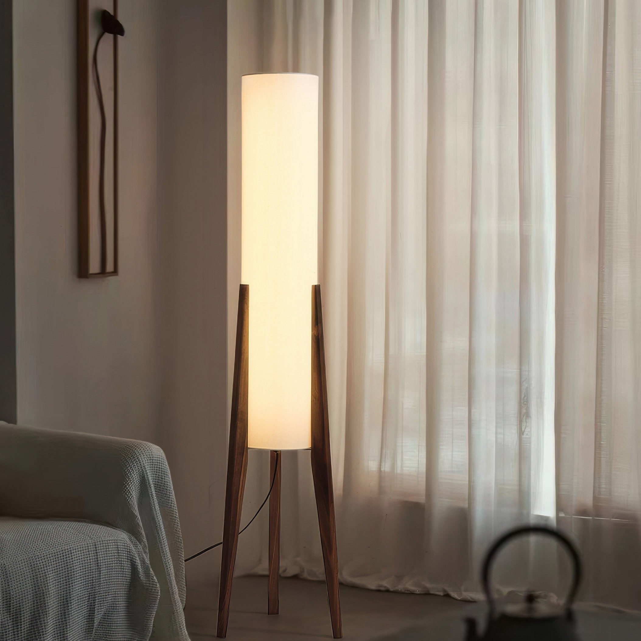 Scandinavische vloerlamp van walnoothout met stoffen kap en warm licht voor stijlvolle interieurs | Restfield