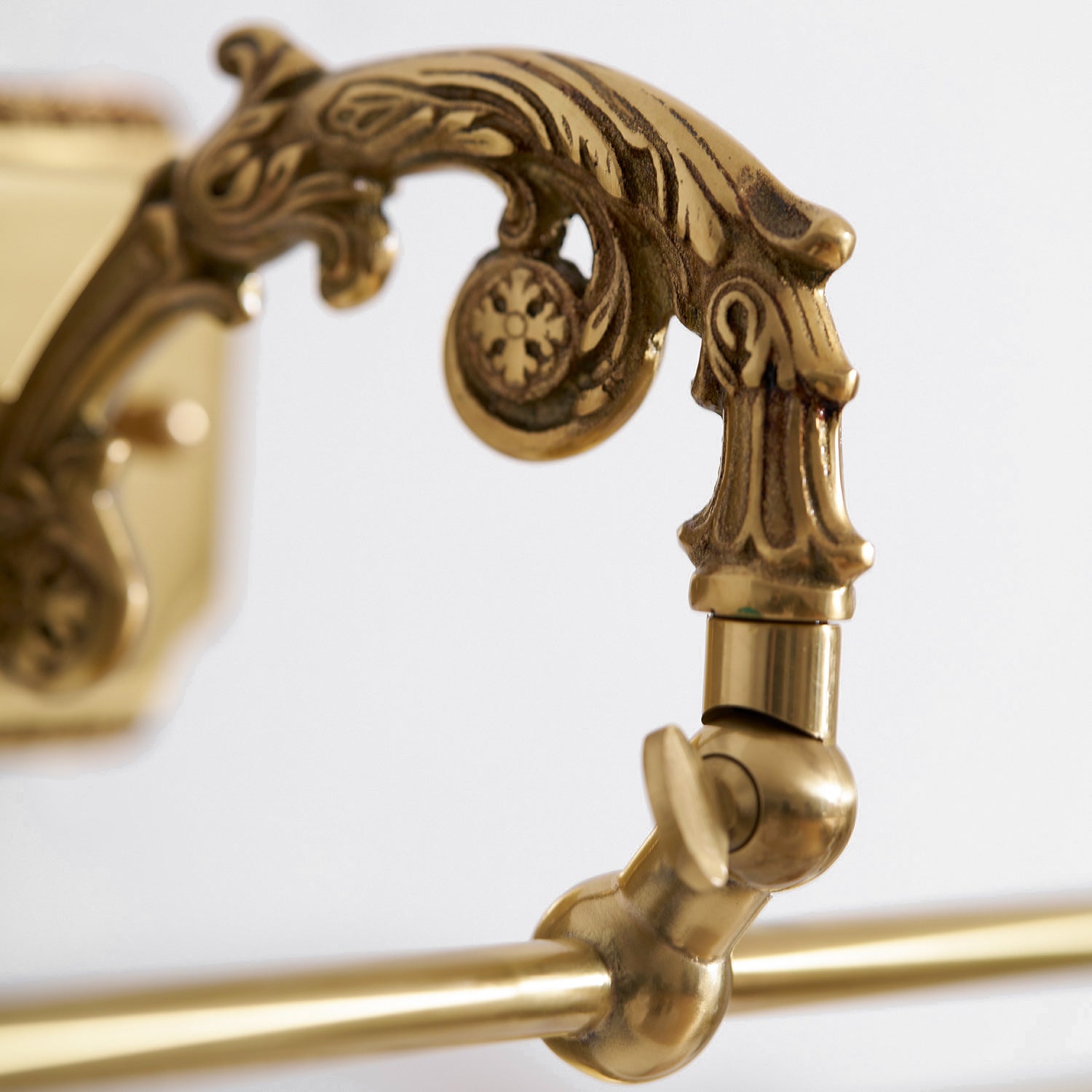 Messing Schilderij Wandlamp met Geïntegreerde Verlichting – Luxe Galerijverlichting in Antiek Messing | Restfield