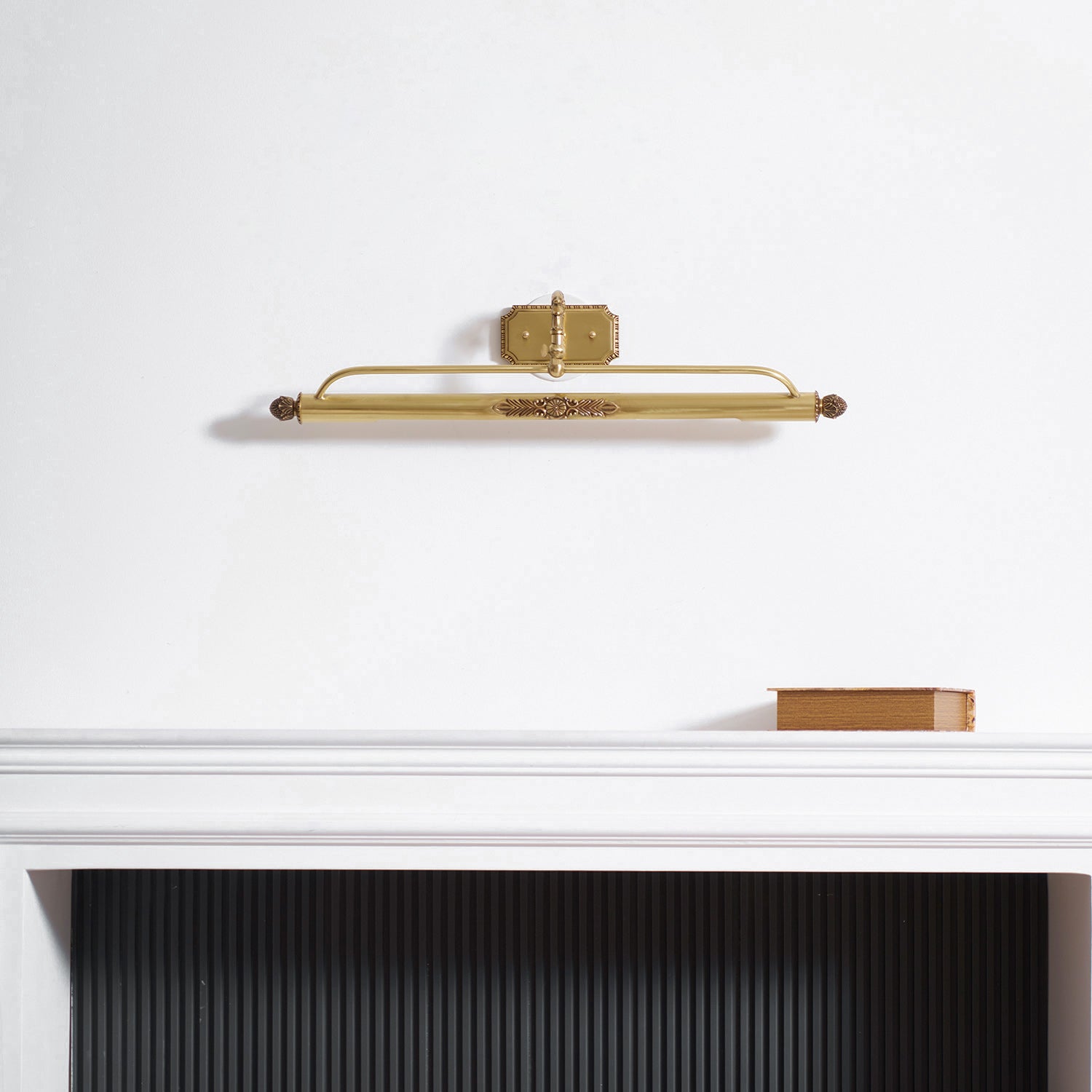 Messing Schilderij Wandlamp met Geïntegreerde Verlichting – Luxe Galerijverlichting in Antiek Messing | Restfield