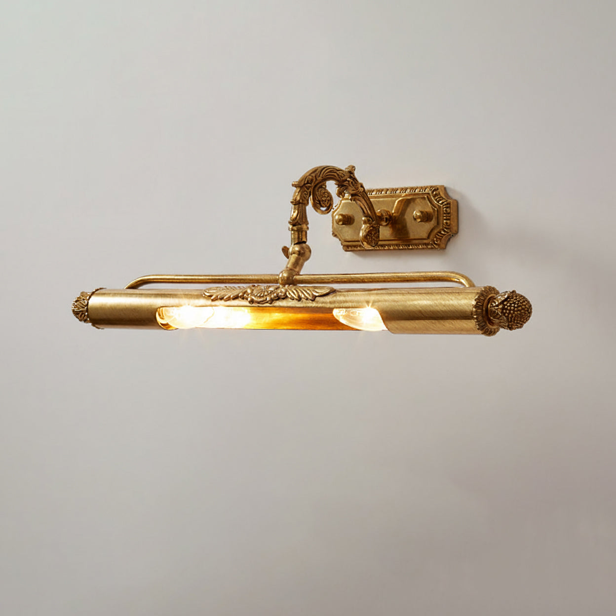 Messing Schilderij Wandlamp met Geïntegreerde Verlichting – Luxe Galerijverlichting in Antiek Messing | Restfield