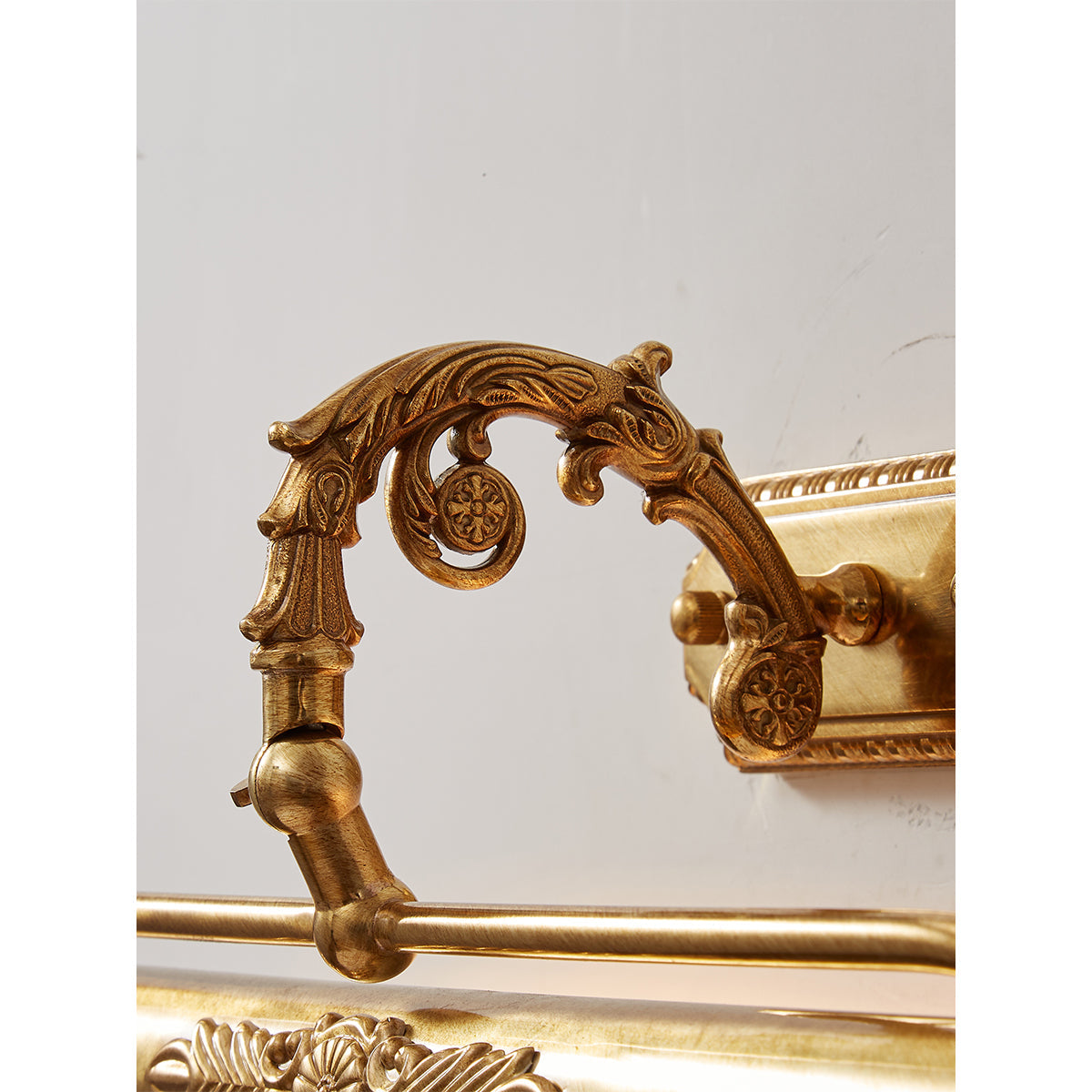 Messing Schilderij Wandlamp met Geïntegreerde Verlichting – Luxe Galerijverlichting in Antiek Messing | Restfield