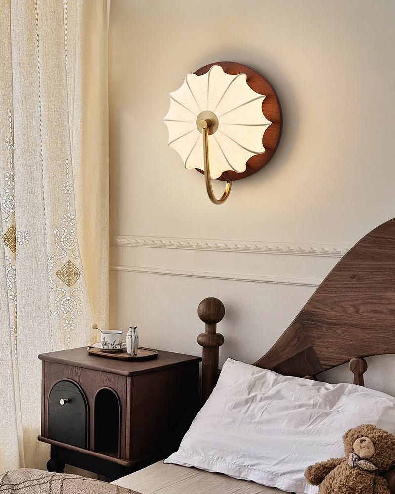 Moderne Bloemvormige Wandlamp Met Geplooide Kap En Geïntegreerde LED Verlichting | Restfield