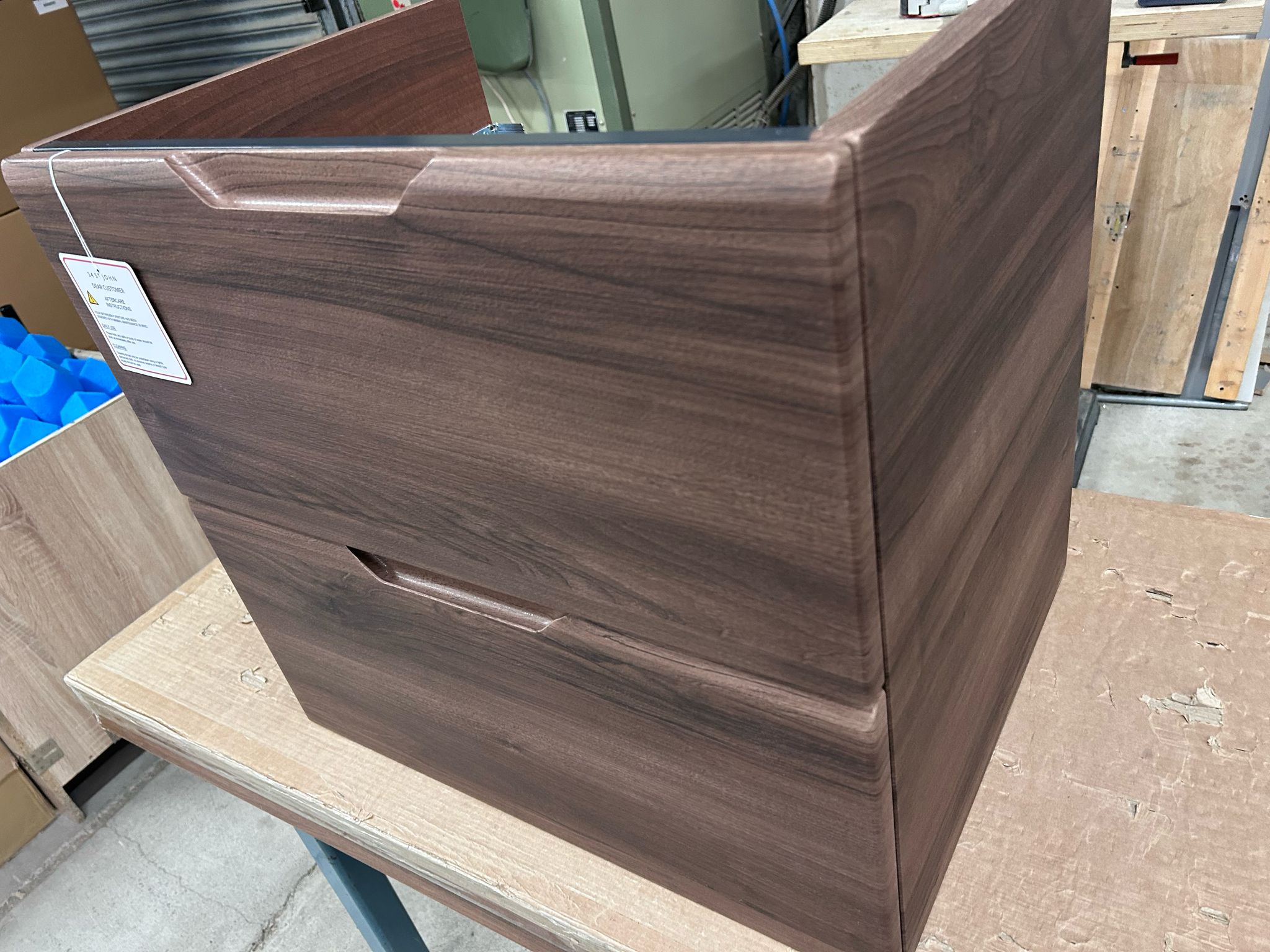 Badkamermeubel Hangend Walnoot 60cm Twee Laden Beyondstone Wastafel Compact Luxe