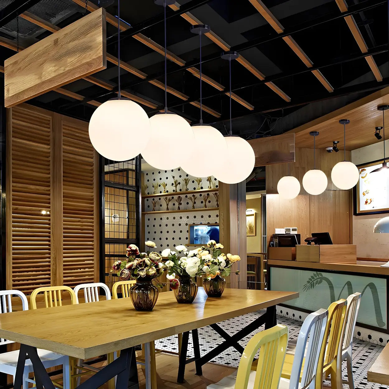 Moderne Witte Globe Hanglamp van Glas met Ronde Bolvorm in Diverse Maten voor Eetkamer en Woonkamer | Restfield