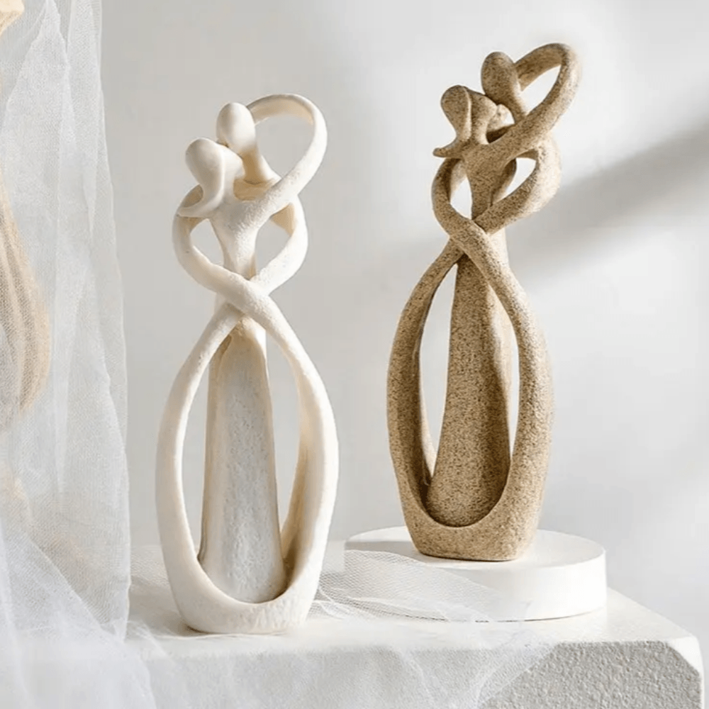 Abstracte Sculptuur van Liefde – Decoratief Kunstobject met Symbolische Betekenis | Restfield