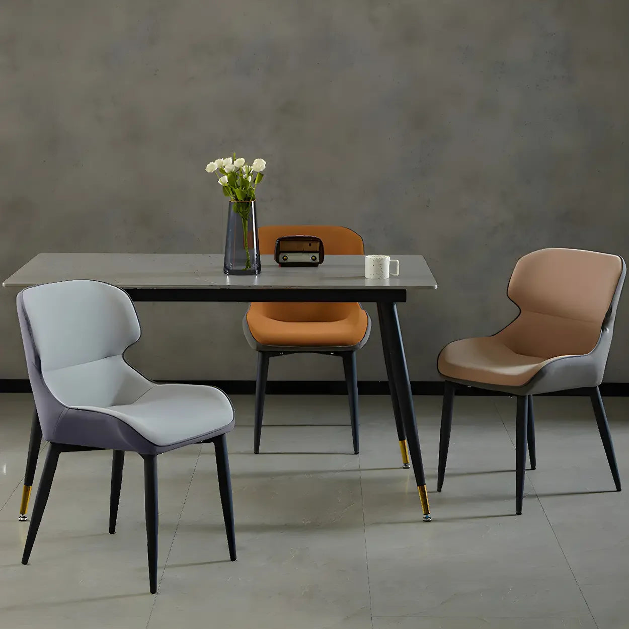 Moderne Leren Wingback Eetkamerstoel met Zwart Metalen Poten – Scandinavische Design Stoel voor Eetkamer of Kantoor | Restfield