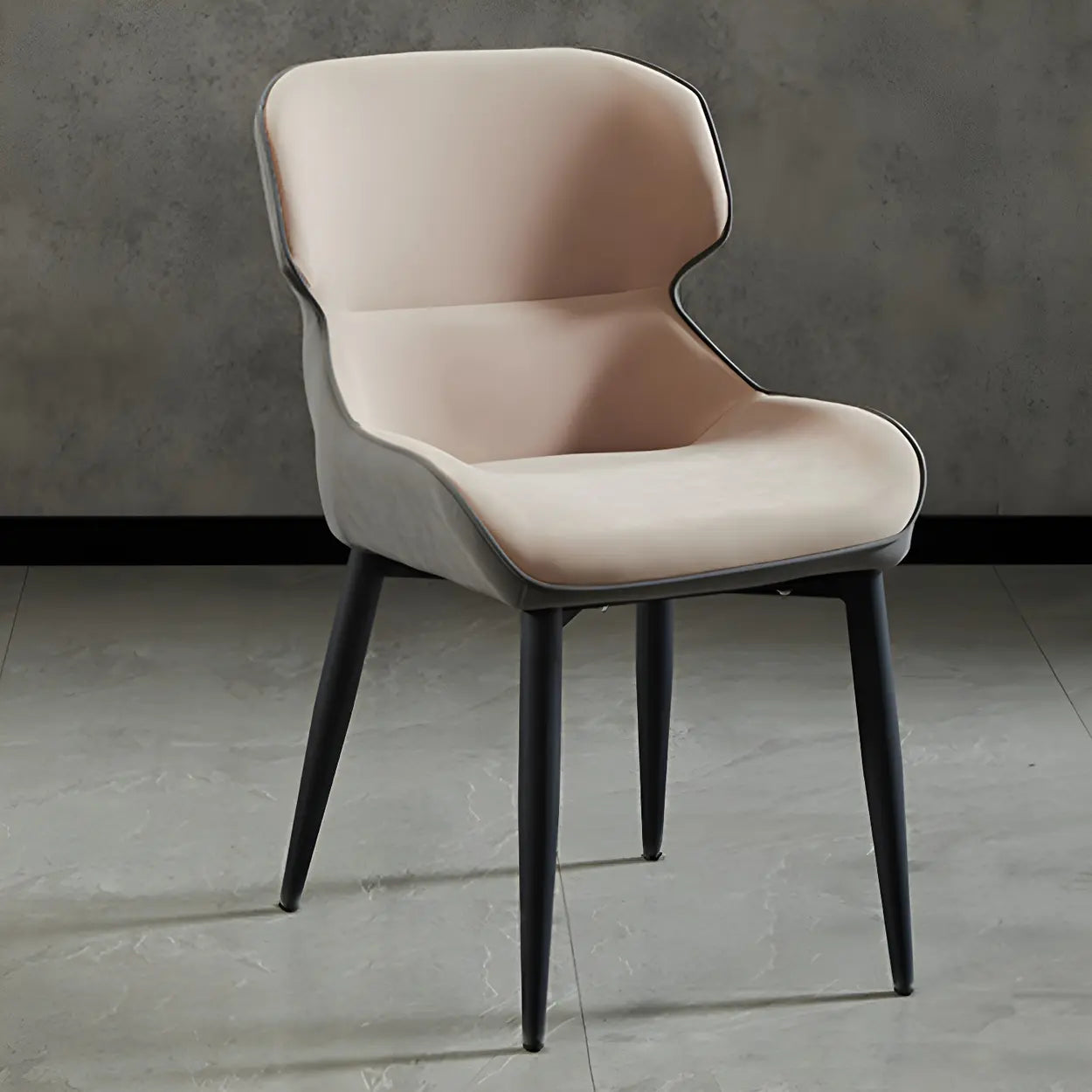 Moderne Leren Wingback Eetkamerstoel met Zwart Metalen Poten – Scandinavische Design Stoel voor Eetkamer of Kantoor | Restfield
