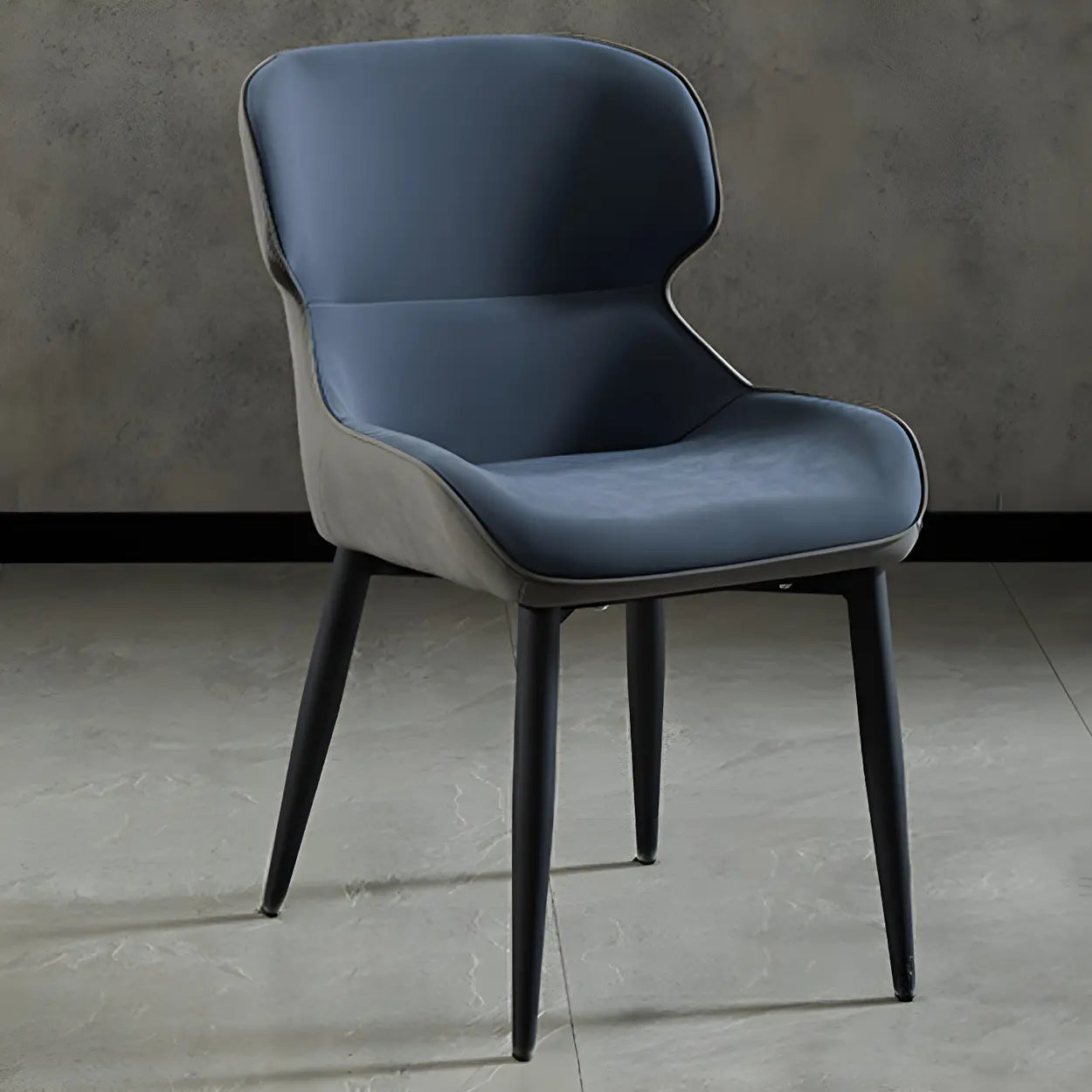 Moderne Leren Wingback Eetkamerstoel met Zwart Metalen Poten – Scandinavische Design Stoel voor Eetkamer of Kantoor | Restfield