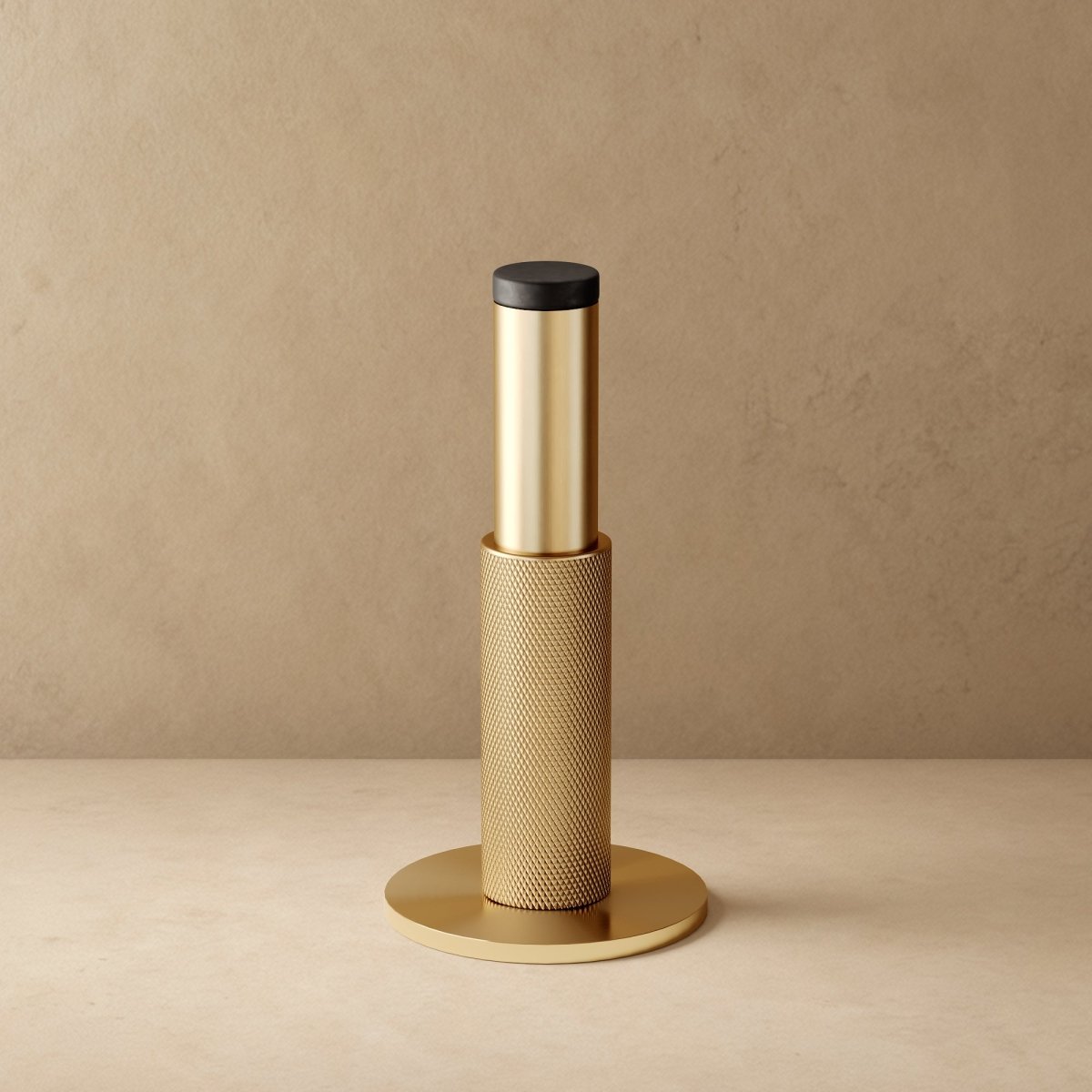 Massief Messing Deurstop Met Gekartelde Afwerking En Rubberen Stootdop | Restfield