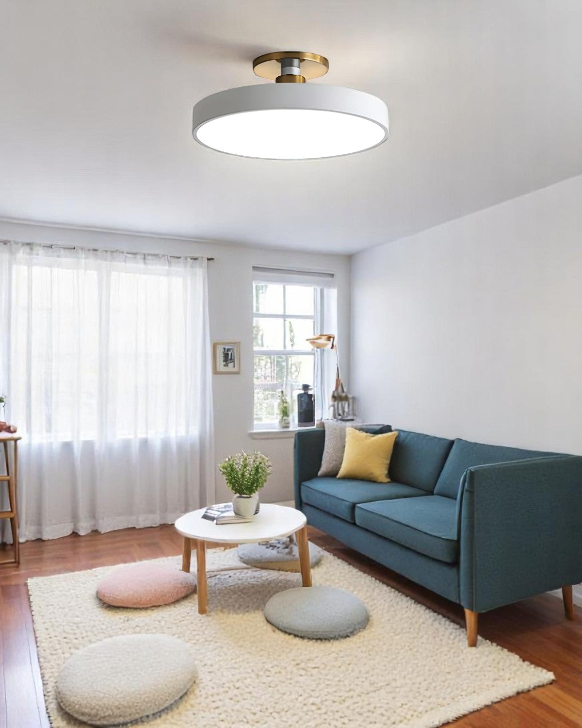 Moderne ronde plafondlamp met goud detail en acryl diffuser – minimalistische semi flush design verlichting voor woonkamer en slaapkamer | Restfield