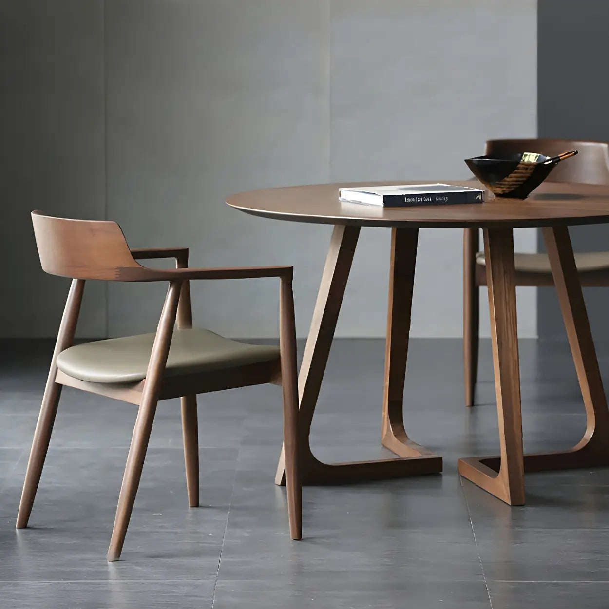 Traditionele Houten Eetkamerstoel met Armleuningen en Open Rugleuning – Massief Hout in Espresso, Walnoot of Naturel | Restfield