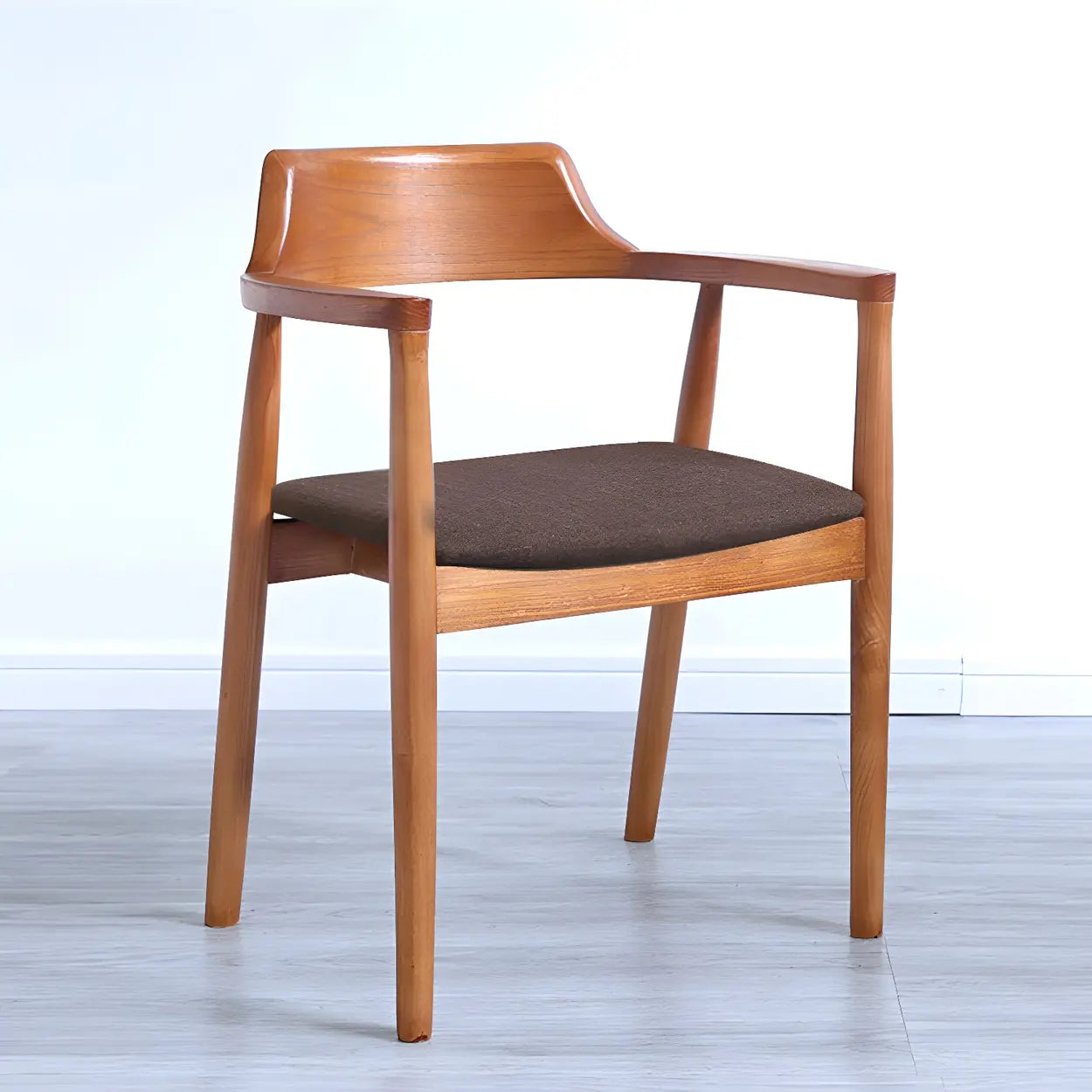 Traditionele Houten Eetkamerstoel met Armleuningen en Open Rugleuning – Massief Hout in Espresso, Walnoot of Naturel | Restfield